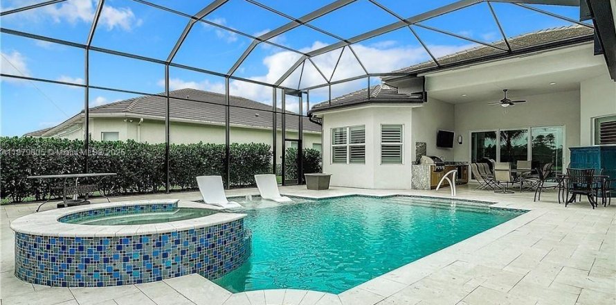 House in Bonita Springs, Florida 3 bedrooms, 311.59 sq.m. № 1931537