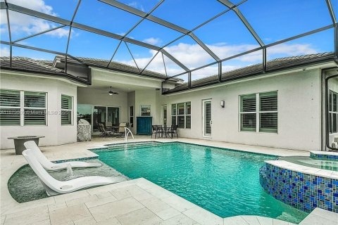 House in Bonita Springs, Florida 3 bedrooms, 311.59 sq.m. № 1931537 - photo 4