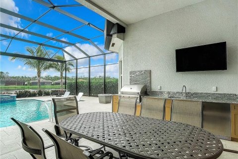 House in Bonita Springs, Florida 3 bedrooms, 311.59 sq.m. № 1931537 - photo 5