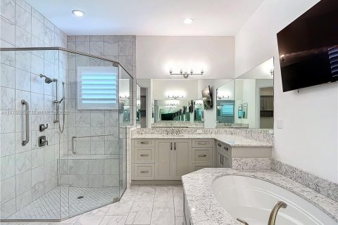 House in Bonita Springs, Florida 3 bedrooms, 311.59 sq.m. № 1931537 - photo 26