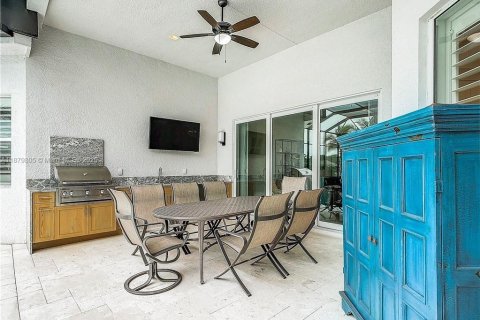 House in Bonita Springs, Florida 3 bedrooms, 311.59 sq.m. № 1931537 - photo 11