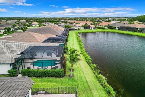 House in Bonita Springs, Florida 3 bedrooms, 311.59 sq.m. № 1931537 - photo 7