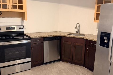 Снять в аренду виллу или дом в Мирамар, Флорида 2 спальни, 172.43м2, № 2065389 - фото 3