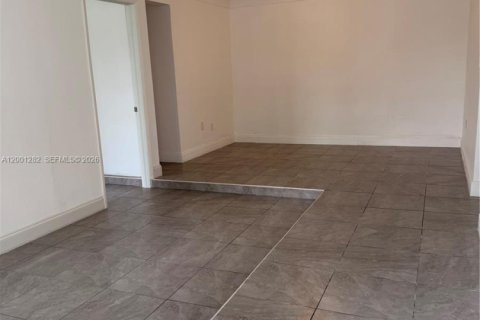 Снять в аренду виллу или дом в Мирамар, Флорида 2 спальни, 172.43м2, № 2065389 - фото 20