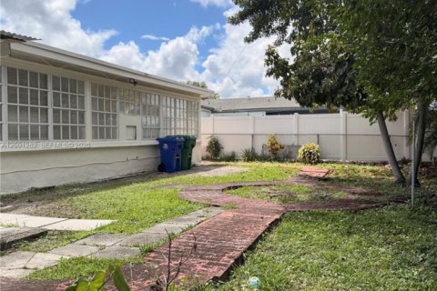 Снять в аренду виллу или дом в Мирамар, Флорида 2 спальни, 172.43м2, № 2065389 - фото 24