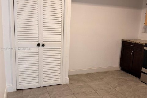 Снять в аренду виллу или дом в Мирамар, Флорида 2 спальни, 172.43м2, № 2065389 - фото 10