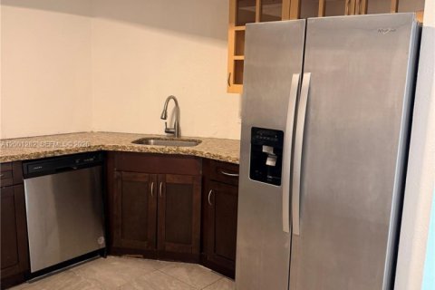 Снять в аренду виллу или дом в Мирамар, Флорида 2 спальни, 172.43м2, № 2065389 - фото 9