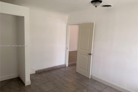 Снять в аренду виллу или дом в Мирамар, Флорида 2 спальни, 172.43м2, № 2065389 - фото 18