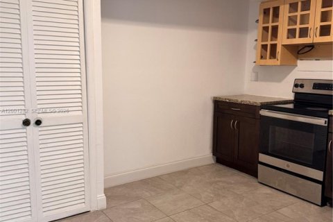 Снять в аренду виллу или дом в Мирамар, Флорида 2 спальни, 172.43м2, № 2065389 - фото 4