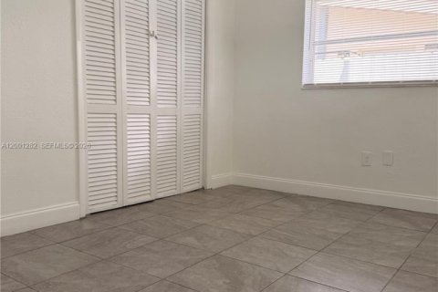 Снять в аренду виллу или дом в Мирамар, Флорида 2 спальни, 172.43м2, № 2065389 - фото 15