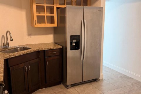 Снять в аренду виллу или дом в Мирамар, Флорида 2 спальни, 172.43м2, № 2065389 - фото 7