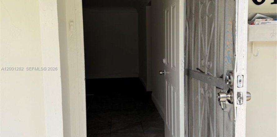 Дом в Мирамар, Флорида 2 спальни, 172.43м2 № 2065389