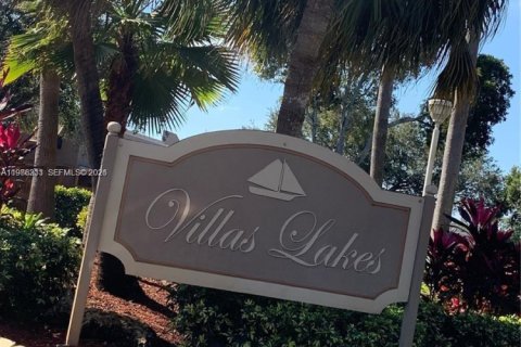 Купить таунхаус в Пемброк-Пайнс, Флорида 3 спальни, 156.63м2, № 2047936 - фото 3