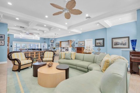 House in Clearwater, Florida 4 bedrooms, 396.23 sq.m. № 1733495 - photo 9