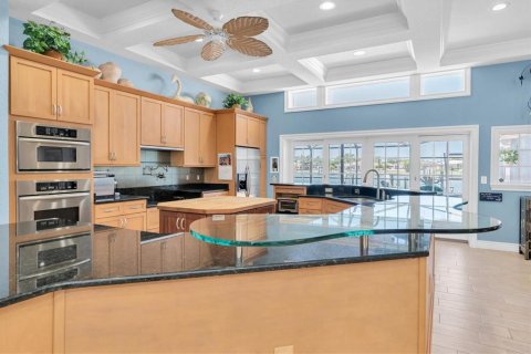 House in Clearwater, Florida 4 bedrooms, 396.23 sq.m. № 1733495 - photo 13