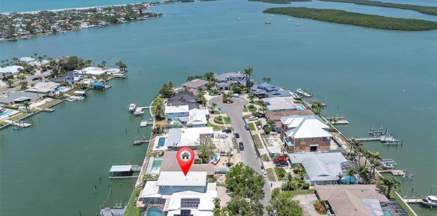Villa ou maison à Clearwater, Floride 4 chambres, 396.23 m2 № 1733495