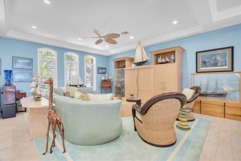 House in Clearwater, Florida 4 bedrooms, 396.23 sq.m. № 1733495 - photo 10