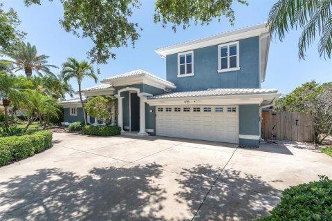House in Clearwater, Florida 4 bedrooms, 396.23 sq.m. № 1733495 - photo 4