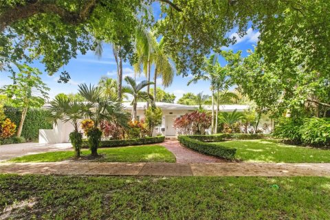 Villa ou maison à Coral Gables, Floride 4 chambres, 203.83 m2 № 2360045