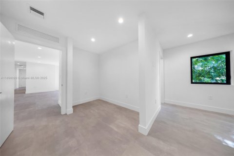Propiedad comercial en venta en Miami, Florida № 1891399 - foto 26