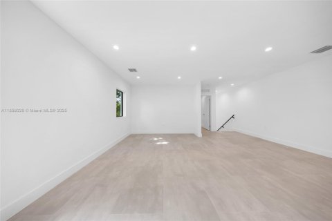 Propiedad comercial en venta en Miami, Florida № 1891399 - foto 22
