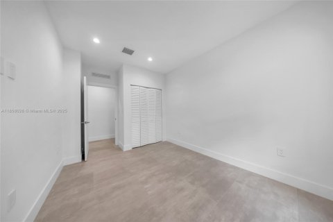 Propiedad comercial en venta en Miami, Florida № 1891399 - foto 18