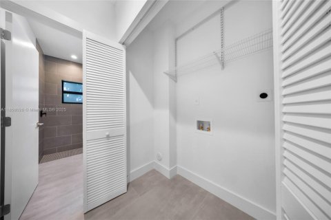 Propiedad comercial en venta en Miami, Florida № 1891399 - foto 13