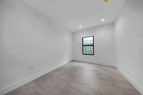 Propiedad comercial en venta en Miami, Florida № 1891399 - foto 17
