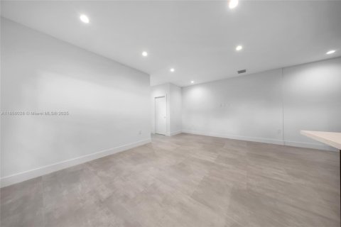 Propiedad comercial en venta en Miami, Florida № 1891399 - foto 8
