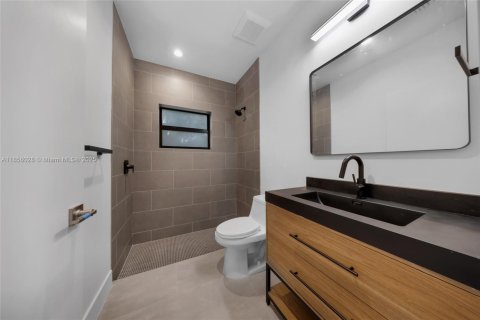 Propiedad comercial en venta en Miami, Florida № 1891399 - foto 12