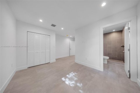 Propiedad comercial en venta en Miami, Florida № 1891399 - foto 28