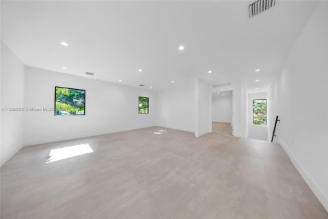 Propiedad comercial en venta en Miami, Florida № 1891399 - foto 21