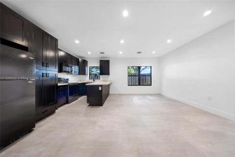 Propiedad comercial en venta en Miami, Florida № 1891399 - foto 3