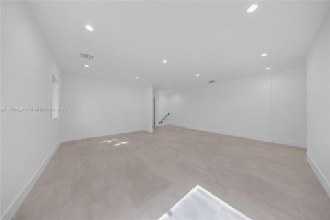 Propiedad comercial en venta en Miami, Florida № 1891399 - foto 23
