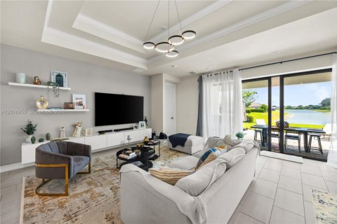 Casa en Oakland Park, Florida 3 dormitorios, 232.26 m2 № 2085963