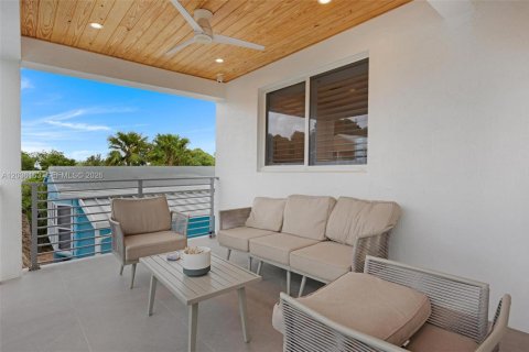 House in Key Largo, Florida 3 bedrooms, 116.13 sq.m. № 2185901 - photo 10