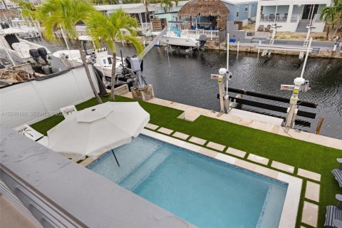 House in Key Largo, Florida 3 bedrooms, 116.13 sq.m. № 2185901 - photo 11