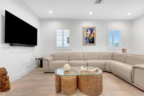 House in Key Largo, Florida 3 bedrooms, 116.13 sq.m. № 2185901 - photo 22
