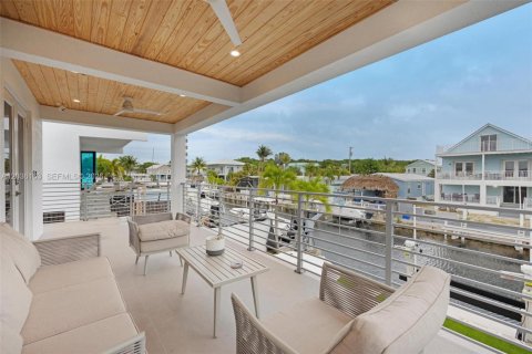 House in Key Largo, Florida 3 bedrooms, 116.13 sq.m. № 2185901 - photo 9