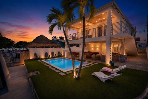 House in Key Largo, Florida 3 bedrooms, 116.13 sq.m. № 2185901 - photo 3