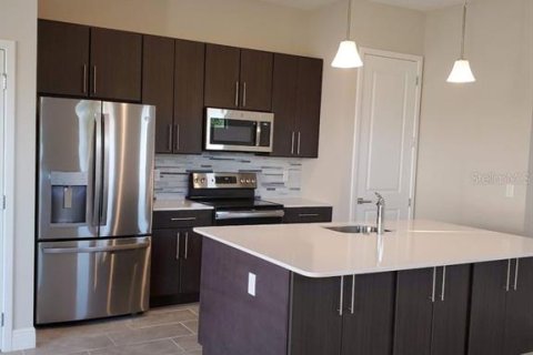 Townhouse in Davenport, Florida 4 bedrooms, 164.44 sq.m. № 1677470 - photo 7