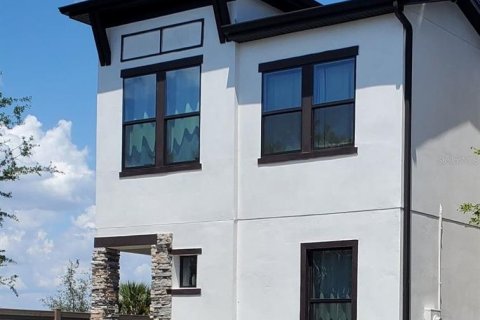 Townhouse in Davenport, Florida 4 bedrooms, 164.44 sq.m. № 1677470 - photo 1