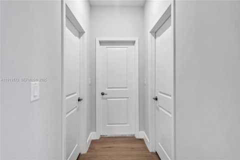 Снять в аренду виллу или дом в Мирамар, Флорида 5 спален, 337.51м2, № 1969329 - фото 28