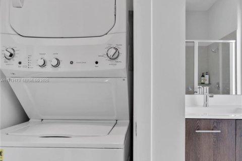 Снять в аренду виллу или дом в Мирамар, Флорида 5 спален, 337.51м2, № 1969329 - фото 24