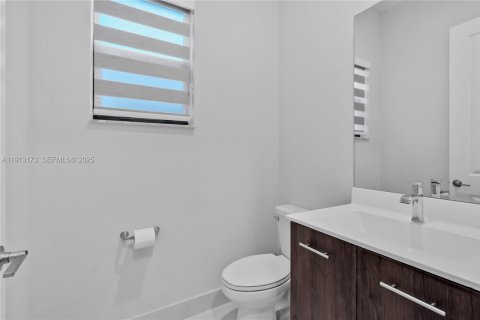 Снять в аренду виллу или дом в Мирамар, Флорида 5 спален, 337.51м2, № 1969329 - фото 14