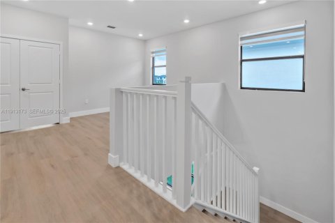 Снять в аренду виллу или дом в Мирамар, Флорида 5 спален, 337.51м2, № 1969329 - фото 25