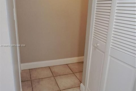 Apartamento en alquiler en Hallandale Beach, Florida, 1 dormitorio, 76.18 m2 № 2010580 - foto 8