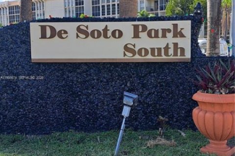 Apartamento en Hallandale Beach, Florida 1 dormitorio, 76.18 m2 № 2010580