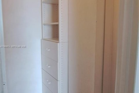 Apartamento en alquiler en Hallandale Beach, Florida, 1 dormitorio, 76.18 m2 № 2010580 - foto 13