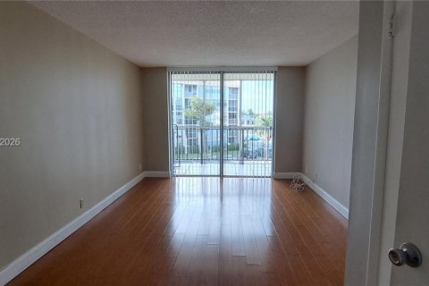 Apartamento en alquiler en Hallandale Beach, Florida, 1 dormitorio, 76.18 m2 № 2010580 - foto 11